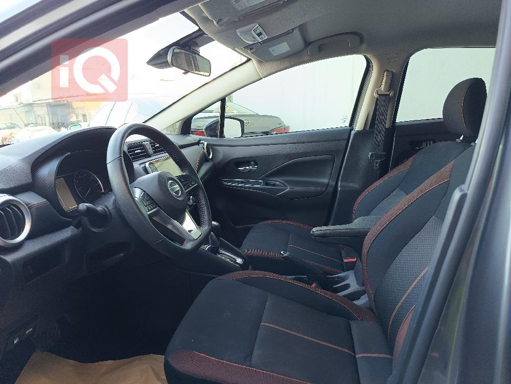 نيسان فيرسا